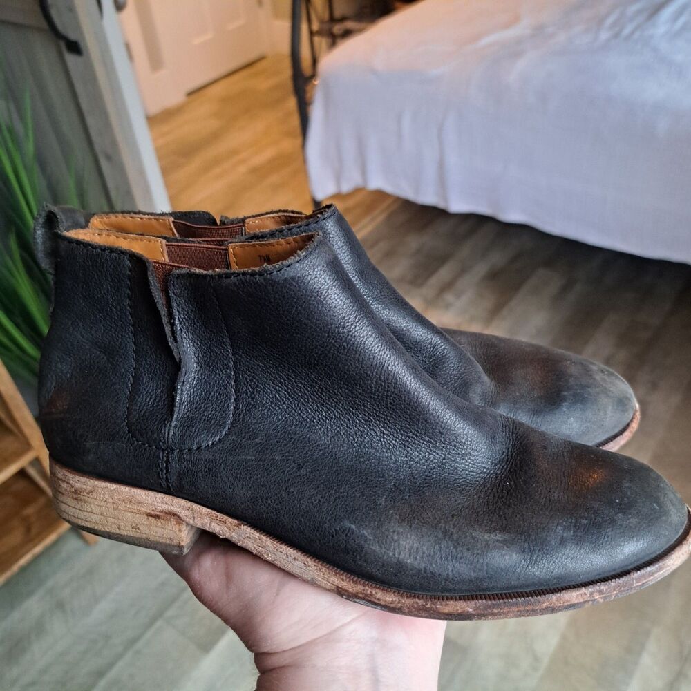 Kork-Ease Women's Size 7.5 Black Leather Round Toe Ankle Boots Slip On